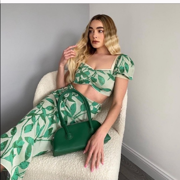 Zara blogger fav floral skirt - Picture 4 of 8